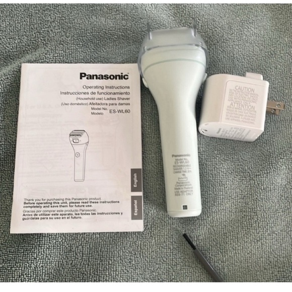 Panasonic rechargeable White Electric Shaver - Picture 2 of 3